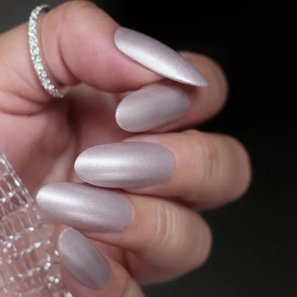 DeBelle_Gel_Nail_Lacquer_Little_Mermaid_Metallic_Pearl_Pink_With_Silver_8_Ml