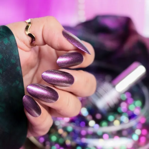 DeBelle_Gel_Nail_Lacquer_Magical_Marina_Dark_Purple_With_Light_Pink_Glitter_8_Ml
