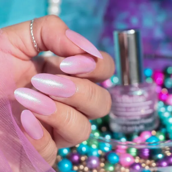 DeBelle_Gel_Nail_Lacquer_Unicorn_Pearl_Pink_With_Blue_Green_Glitter_8_Ml
