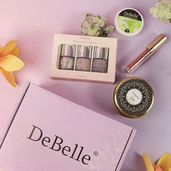 DeBelle_Compact_Beauty_Gift_Set_Lipstick_Nail_Polish_Remover_Wipes_Perfect_Mini_Gift_Kit_For_Women