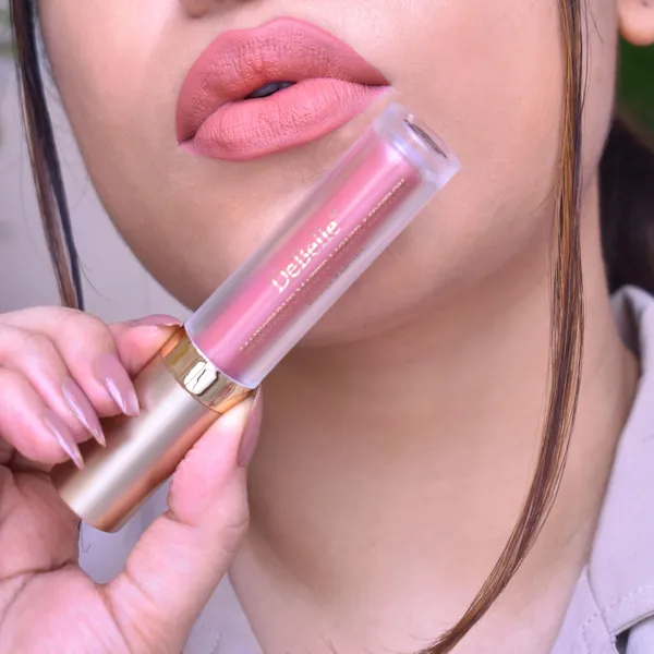 DeBelle_Combo_Of_3_Majestique_Matte_Liquid_Lipstick_Luscious_Louise_Remover_Wipes_Green_Tea_Gush_Nail_Polish_Rose_Aurelia