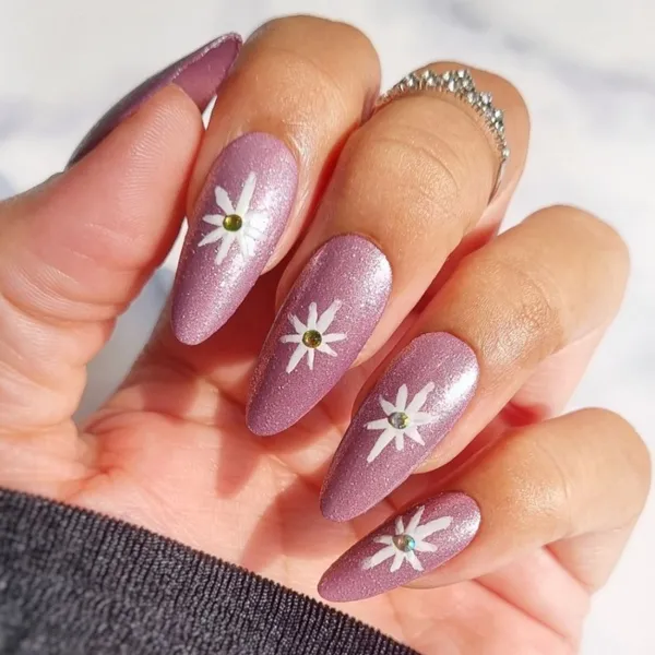 DeBelle_Gel_Nail_Polish_Combo_2_Adorable_Amelia_Vanilla_Croissant