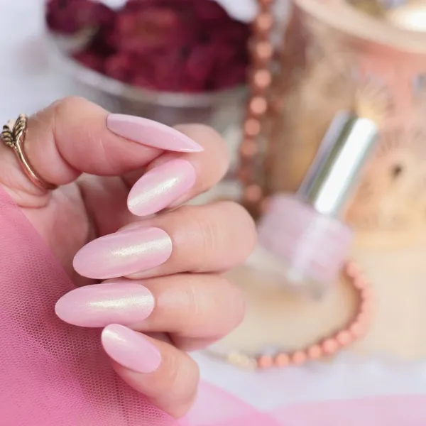 DeBelle_Gel_Nail_Polish_Combo_2_Delicate_Doris_Luxe_Noir
