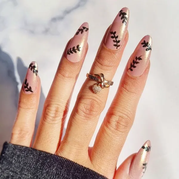 DeBelle_Gel_Nail_Polish_Combo_2_Delicate_Doris_Luxe_Noir