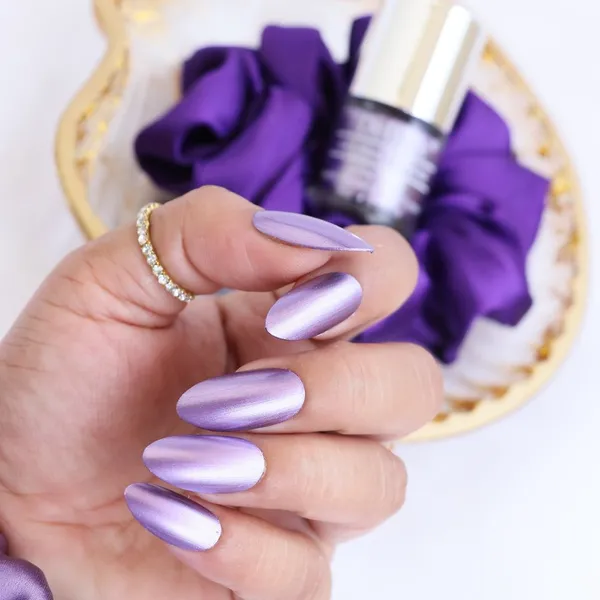 DeBelle_Gel_Nail_Lacquer_Chrome_Wine_Metallic_Purple_Nail_Polish_8_Ml