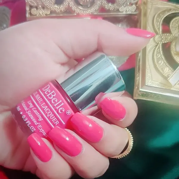 DeBelle_Gel_Nail_Lacquer_Fuchsia_Rose_Fuchsia_Pink_Nail_Polish_8_Ml