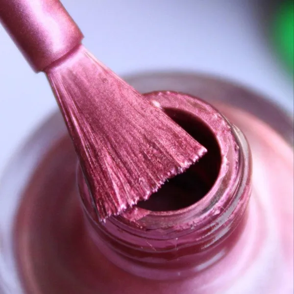 DeBelle_Gel_Nail_Lacquer_Chrome_Glaze_Metallic_Pink_Nail_Polish_8_Ml