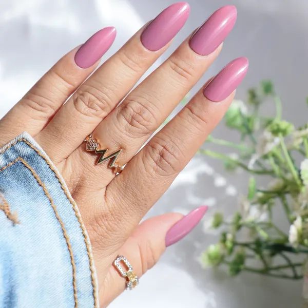 DeBelle_Gel_Nail_Lacquer_Laura_Aura_Light_Mauve_Nail_Polish_8_Ml
