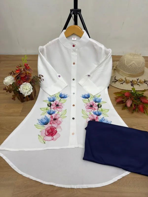Tunic_Floral_Top_With_Blue_Palazzo_Pants