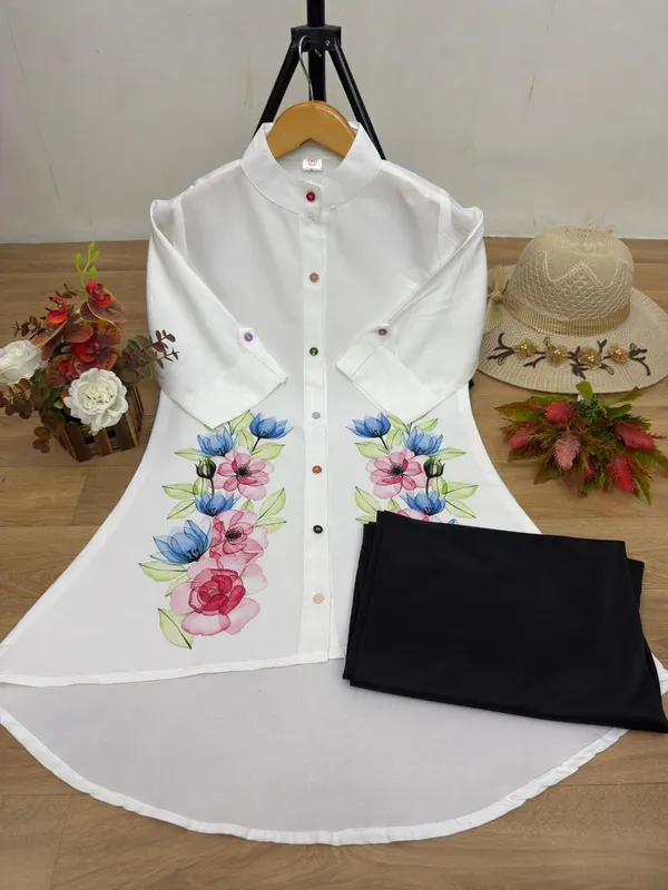 Tunic_Floral_Top_With_Black_Palazzo_Pants
