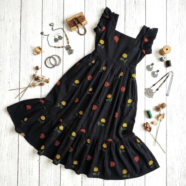 Elegant_Black_Floral_Maxi