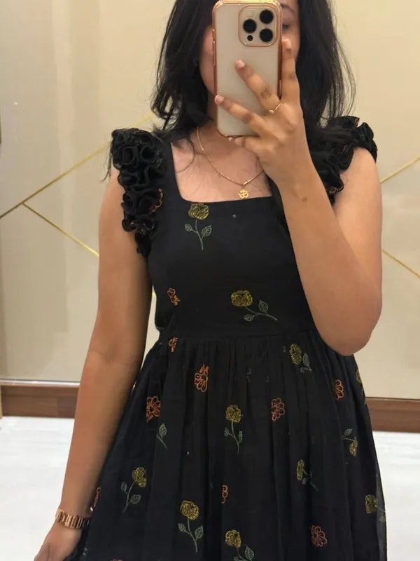 Elegant_Black_Floral_Maxi