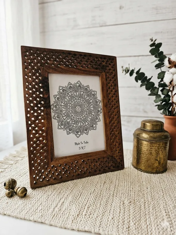Design_Dynamics_Hand_Carved_Wooden_Photo_Frame