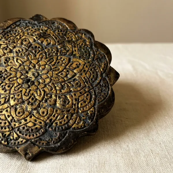 Handcrafted_Eco_Friendly_Paper_Mache_Coaster_7X7_Inch_Hot_Pad_Antique_Brown_Golden_Patina_Finish_Organic_Home_Decor_Highlighter