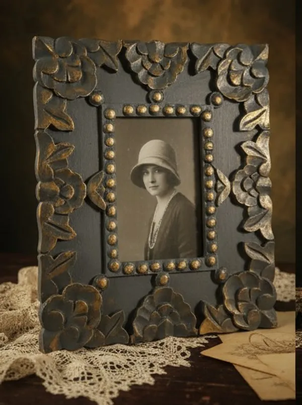 Hand_Carved_Photo_Frame
