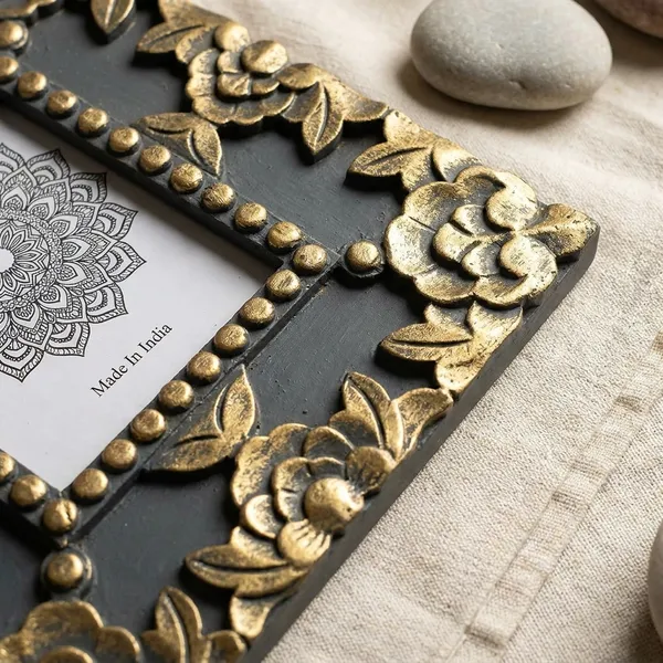 Hand_Carved_Photo_Frame