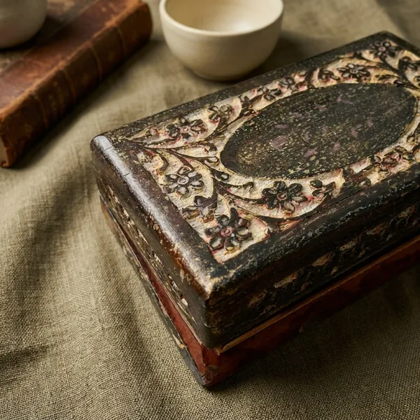 Hand_Carved_Wooden_Storage_Box_5_X7_X2.5_Inch