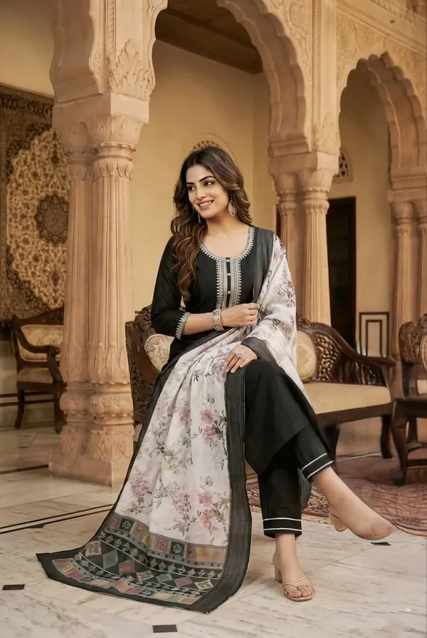 Black_Embroidered_Kurta_Set_With_Floral_Dupatta_For_Women