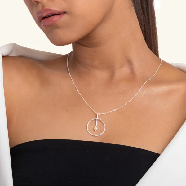 Crystal_Pearl_Silver_Necklace_Whispering_Silver