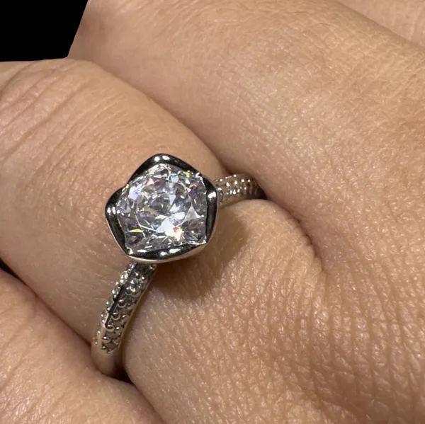 Diamond_Grace_Ring_Joie_De_Vivre