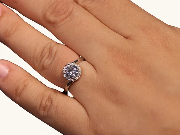 Diamond_Halo_Ring_Joie_De_Vivre