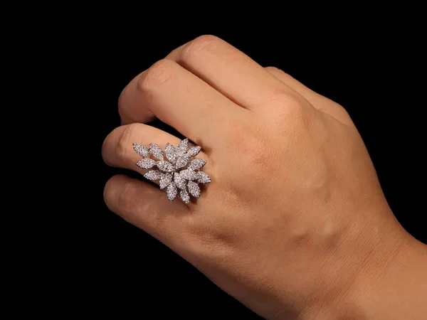 Diamond_Leaf_Ring_Joie_De_Vivre