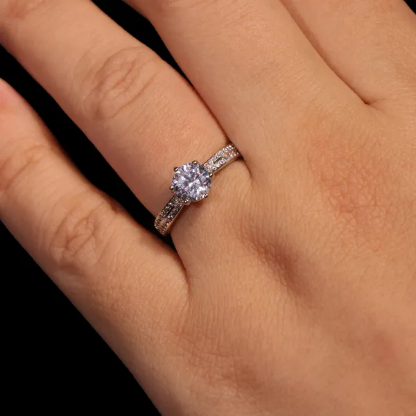 Diamond_Dazzle_Ring_Joie_De_Vivre