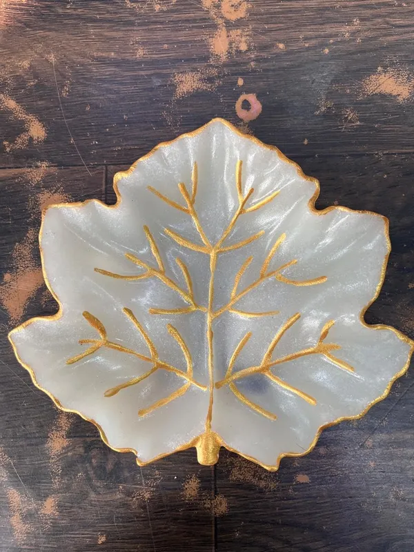 Selenite_Leaf_Charging_Bowl_|_Crystal_Cleansing_Plate_For_Pyrite_And_Healing_Stones_|_White_And_Golden