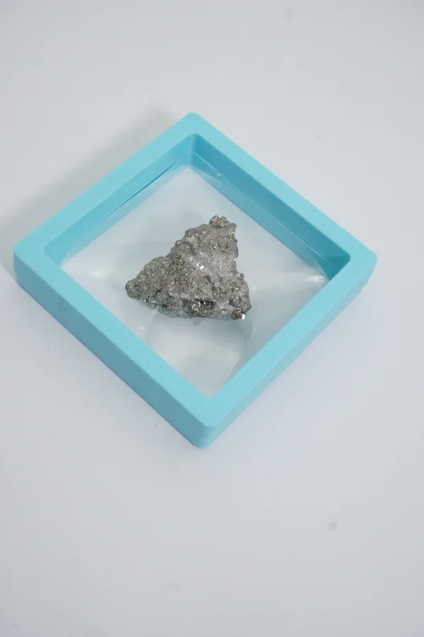Natural_Pyrite_Raw_Stone_|_Money_Magnet_Crystal_|_Approx_50_-_70_Gm_|_Wealth_And_Protection_Stone_|_Metallic_Gold_And_Silver