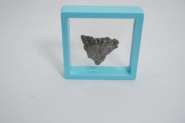 Natural_Pyrite_Raw_Stone_|_Money_Magnet_Crystal_|_Approx_50_-_70_Gm_|_Wealth_And_Protection_Stone_|_Metallic_Gold_And_Silver