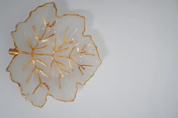 Selenite_Leaf_Charging_Bowl_|_Crystal_Cleansing_Plate_For_Pyrite_And_Healing_Stones_|_White_And_Golden