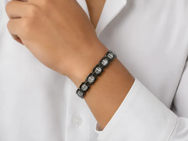 Stainless_Steel_And_Silver_Finish_Sphatik_Crystal_Bracelet_|_Silver_And_Transparent