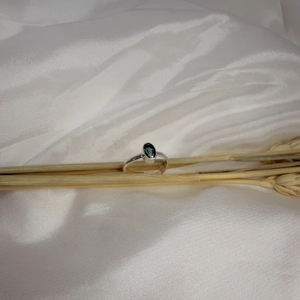 Silver_And_Green_Teal_Tourmaline_Finger_Ring_For_Women