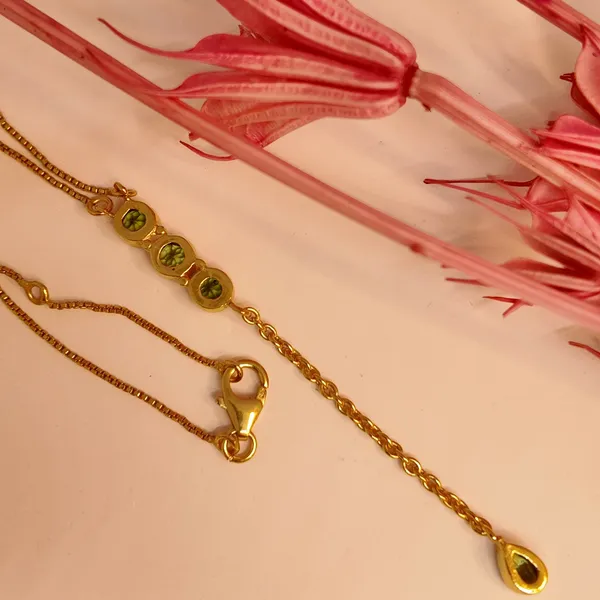 Gold_And_Green_Natural_Peridot_Necklace__For_Women
