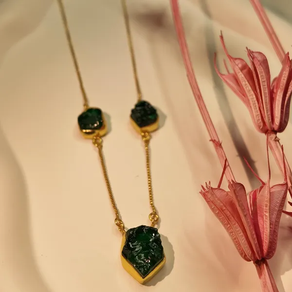 Gold_And_Green_Hydro_Neck_Piece_For_Women