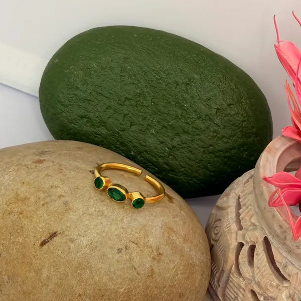 Emerald_blossom_ring