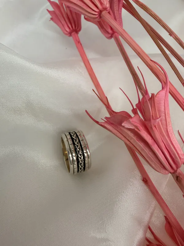 Silver_And_Black_Premium_Finger_Ring_For_Women
