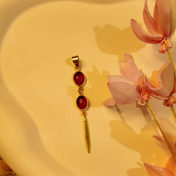 Gold_And_Red_Hydro_Stone_Pendent_For_Women