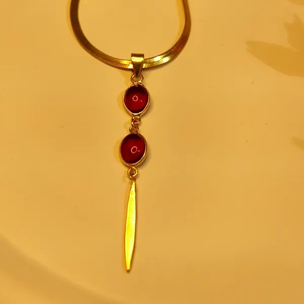 Gold_And_Red_Hydro_Stone_Pendent_For_Women