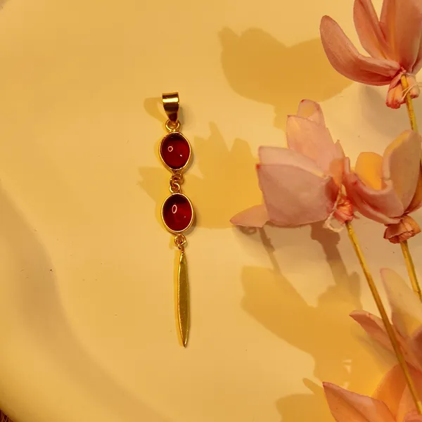 Gold_And_Red_Hydro_Stone_Pendent_For_Women