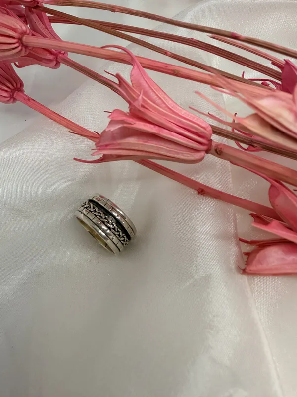 Silver_And_Black_Premium_Finger_Ring_For_Women