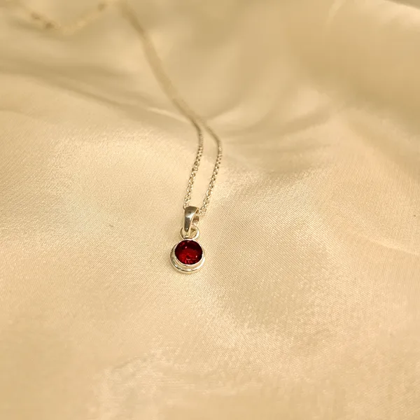 Silver_And_Red_Ruby_Hydro_Neckpiece_Chain_With_Pendent_For_Women
