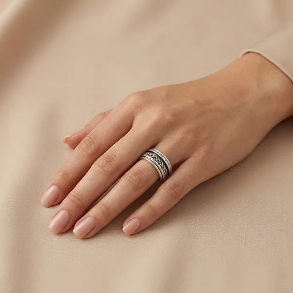 Silver_And_Black_Premium_Finger_Ring_For_Women