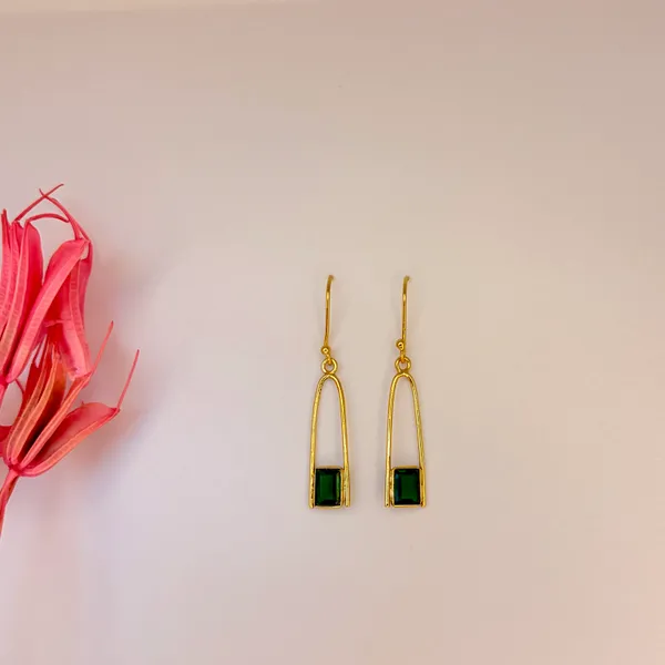 The_arch_emerald_earring