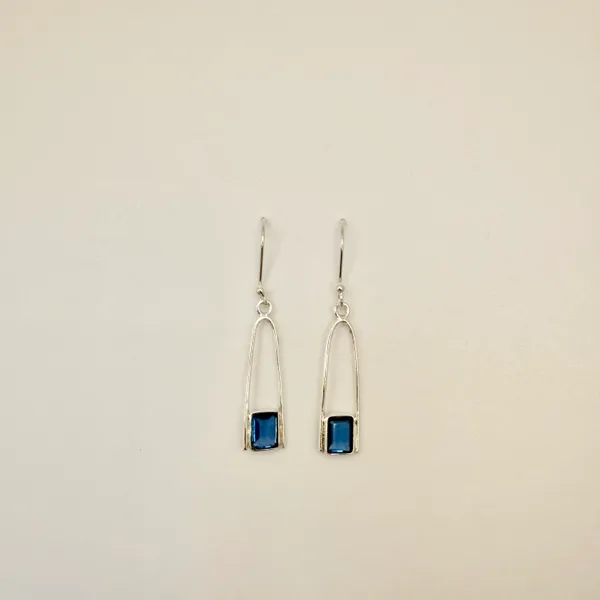 The_arch_sapphire_earring