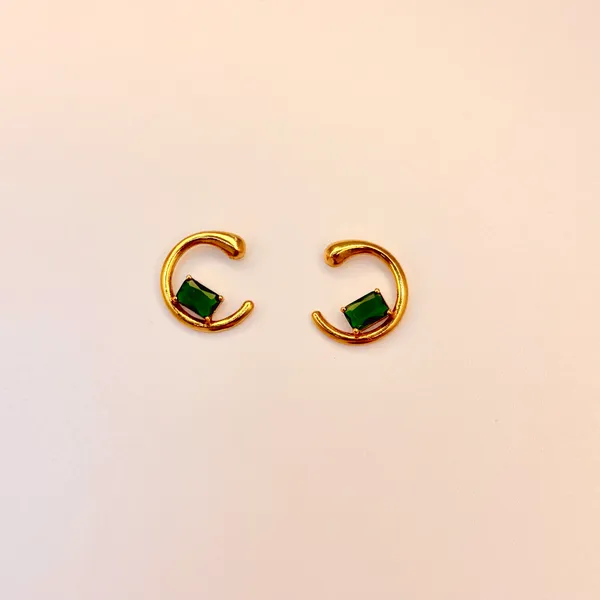 The_crescent_emerald_huggie