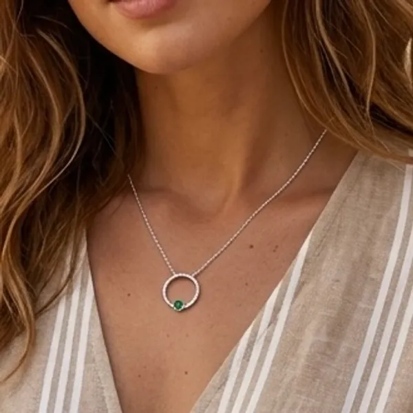 The_emerald_solitaire_necklace