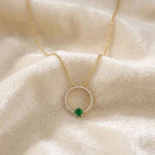 The_emerald_solitaire_necklace