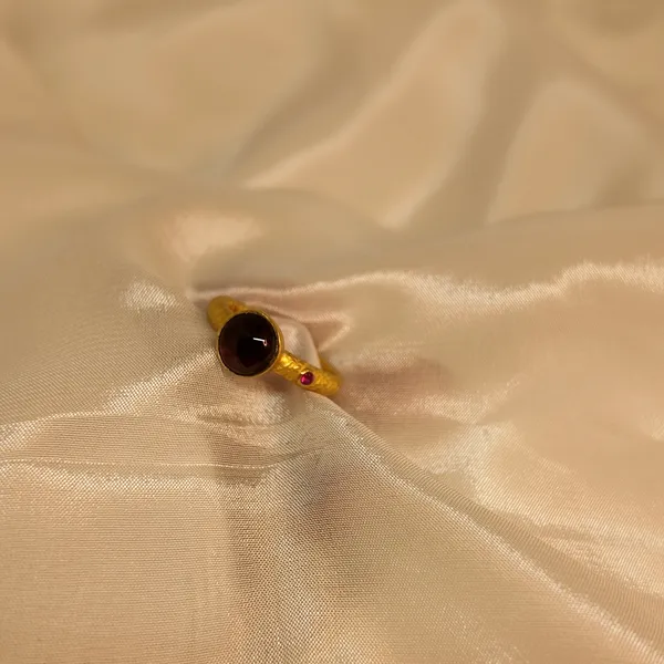 Gold_And_Maroon_Onyx,_Garnet_And_Crystal_Finger_Ring_For_Women