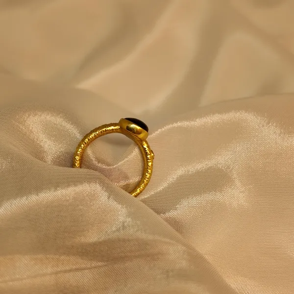 Gold_And_Maroon_Onyx,_Garnet_And_Crystal_Finger_Ring_For_Women